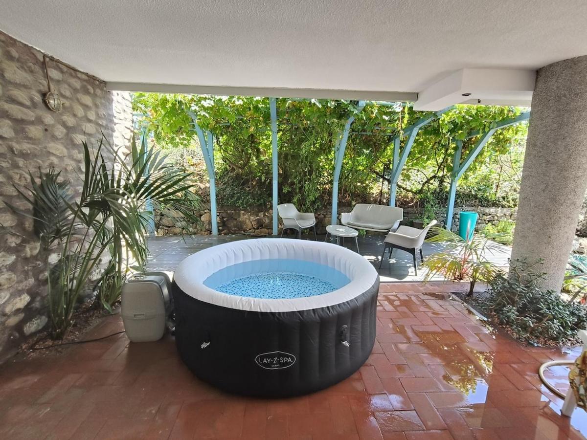 Pieds dans l'eau Terrace, Spa & Cactus - B&B