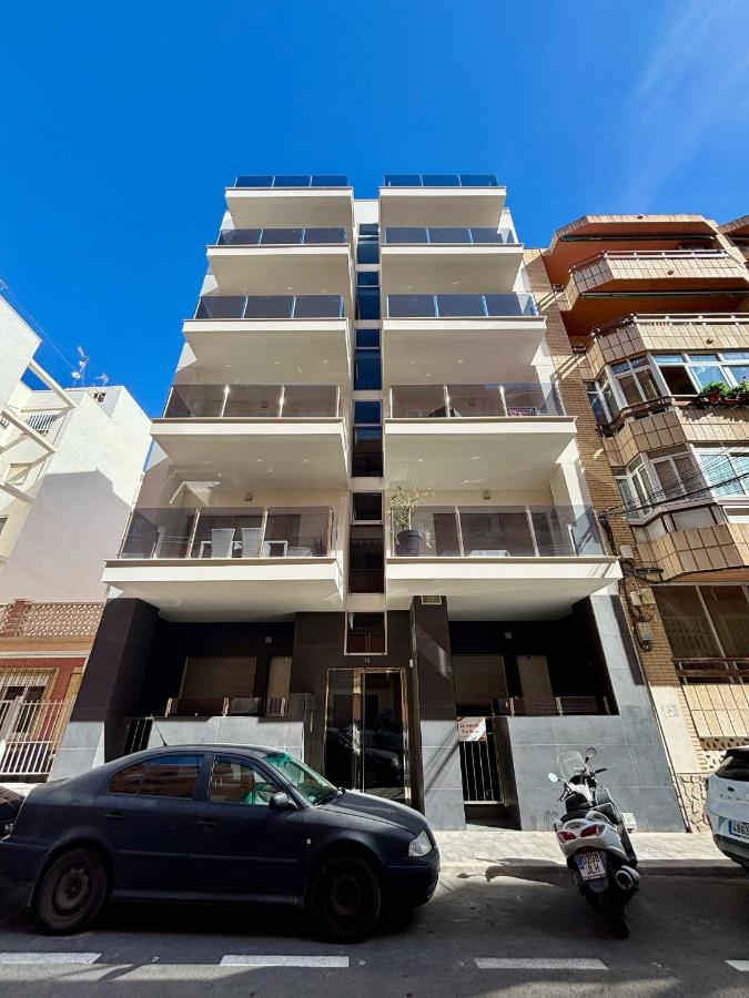 Apartment near Playa de Cura with a rooftop swimming pool - Chambres d’hôtes Torrevieja