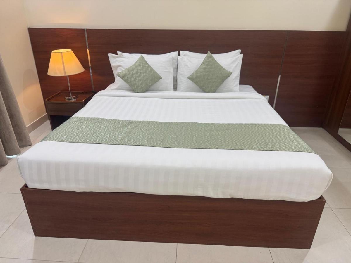 Deluxe Double or Twin Room with City View