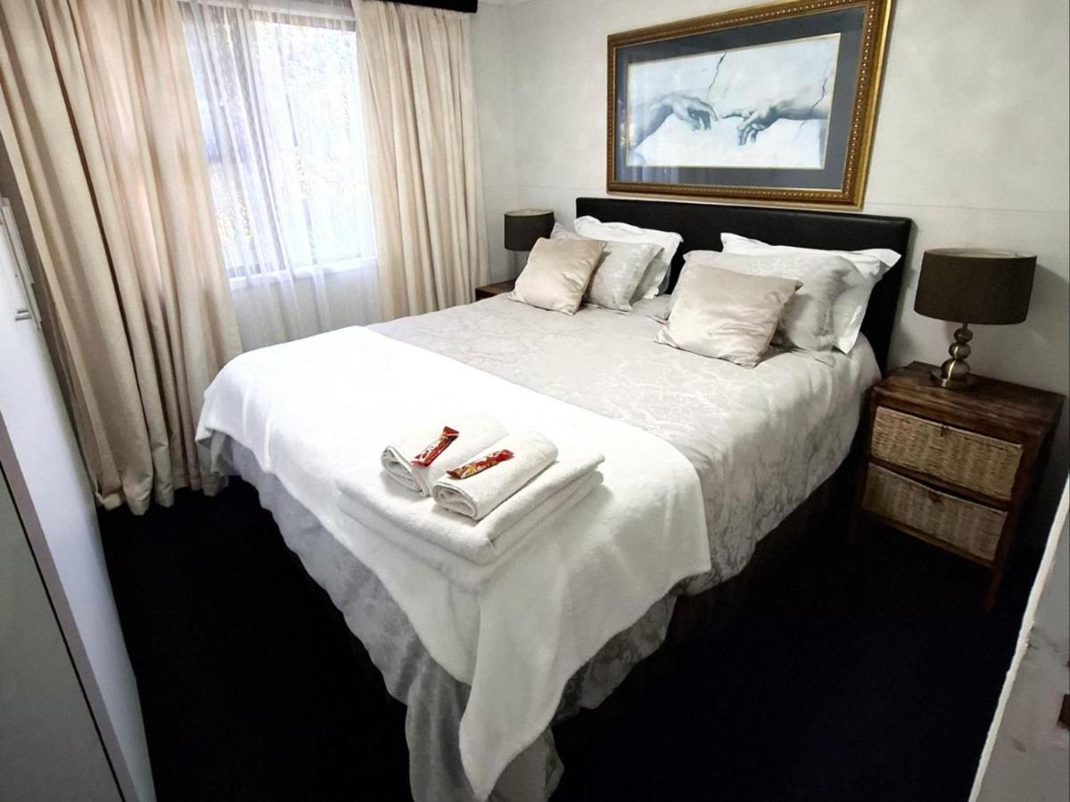 Queen Room with Pool View