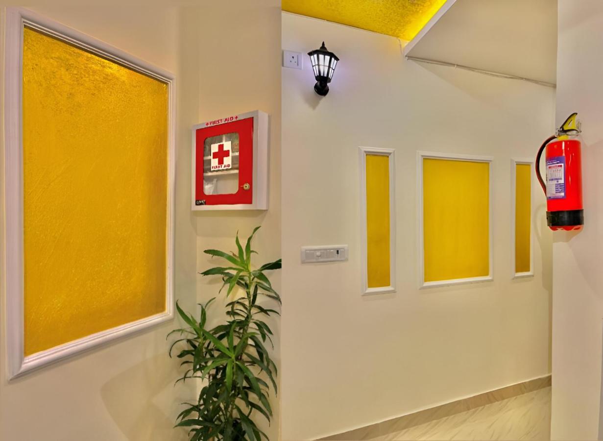 The First Floor I Top Rated Boutique Homestay I Near Lekhraj Metro Lucknow - B&B
