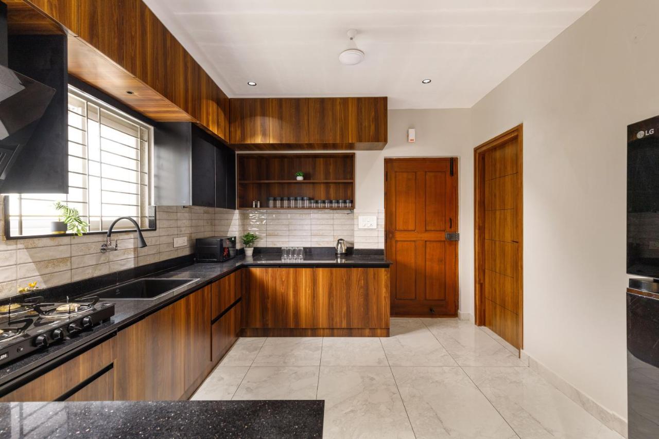 Aurum Heights by RedOlive 2BHK Indiranagar AC - B&B Bengaluru