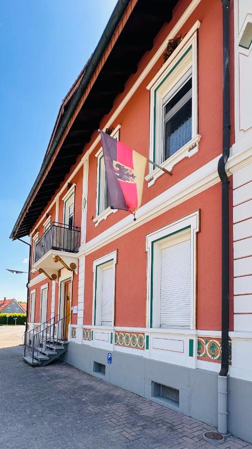 AMAO-Amber I 120qm I Exklusives Gruppen-Apartment I 3 King-Size Betten, 2 Bäder & Gratis Parkplatz - Chambres d’hôtes