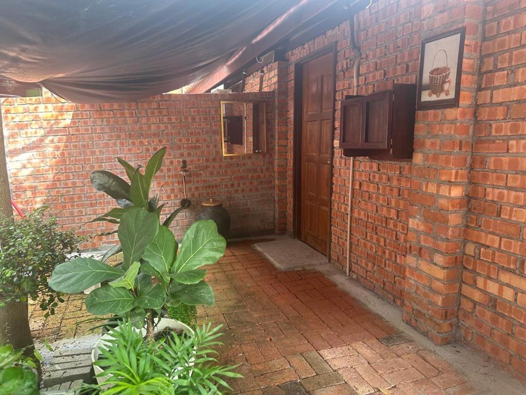 Lelangit Inn - B&B