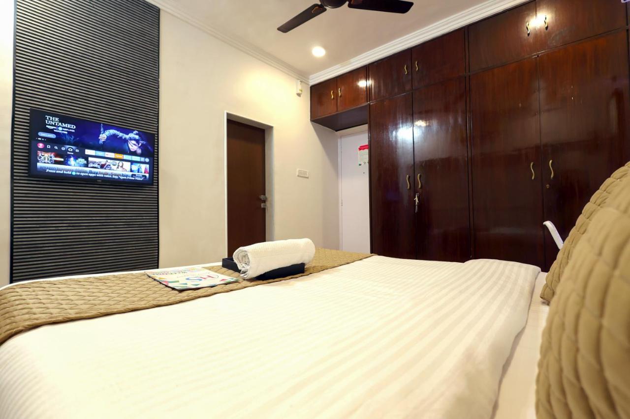 Habitación con cama grande