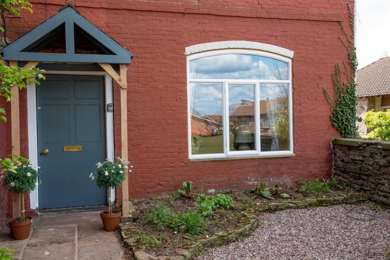 Bumble Bee Cottage - Cosy country getaway - Bed and Breakfast Aconbury