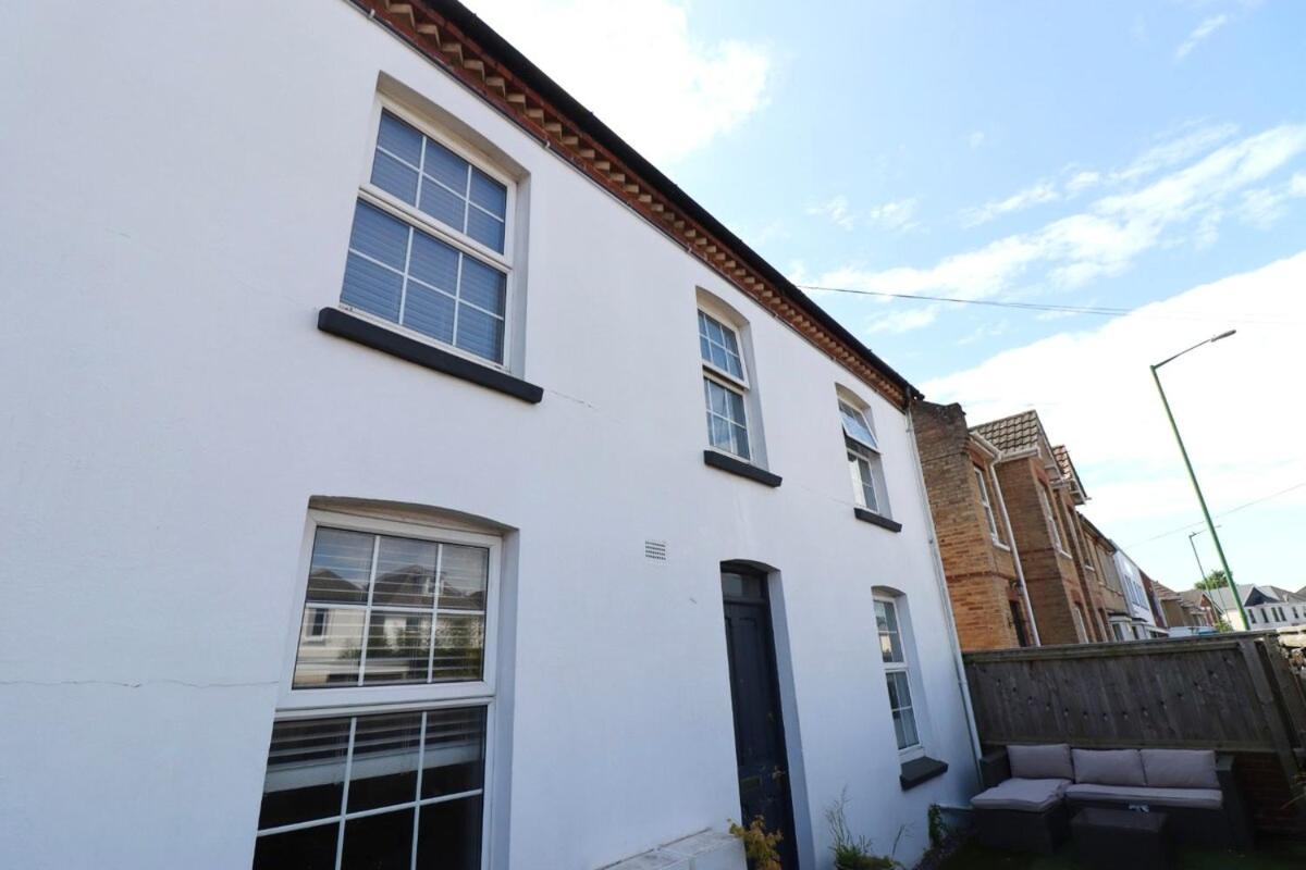 Woodside Road, Southbourne - B&B
