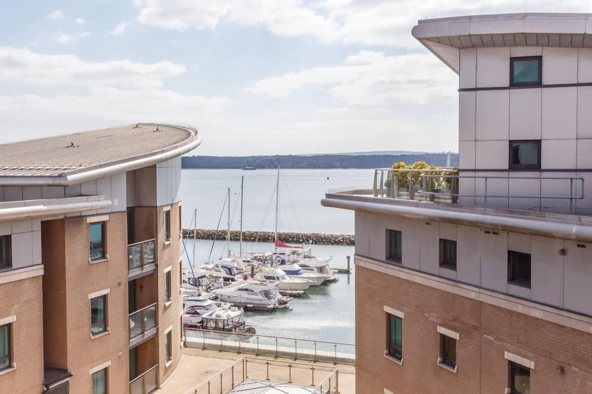 Crow's Nest - On Poole Quay, Parking and Wi-Fi included - B&B Poole