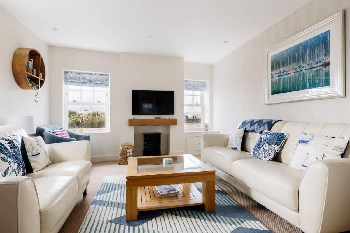 Lobster Cottage - Stone's Throw from Vibrant Poole Quay - Bed and Breakfast Poole