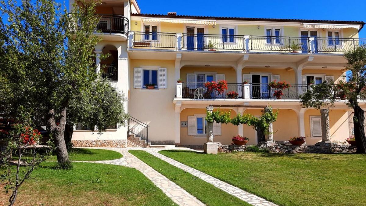 Apartments Ivonne - B&B Ližnjan