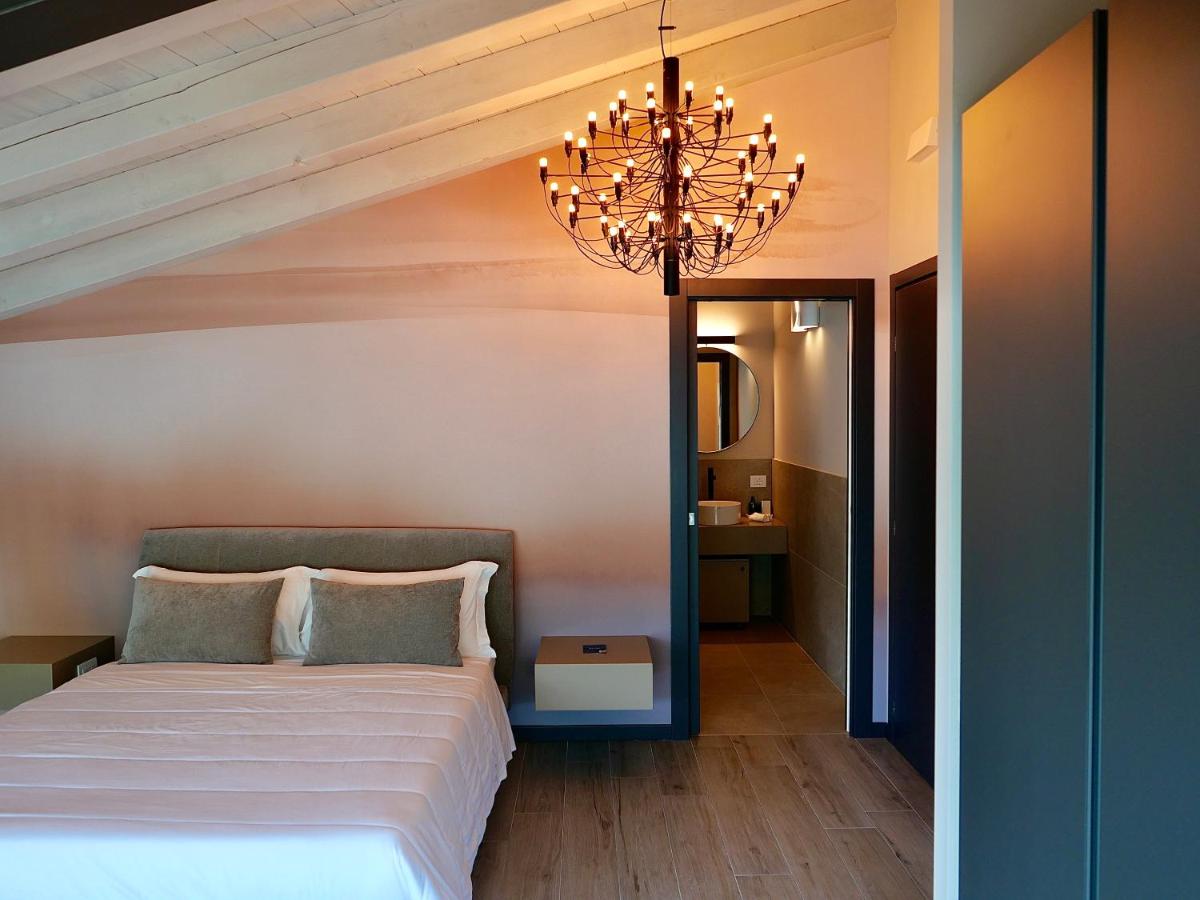 Suite with Lake View