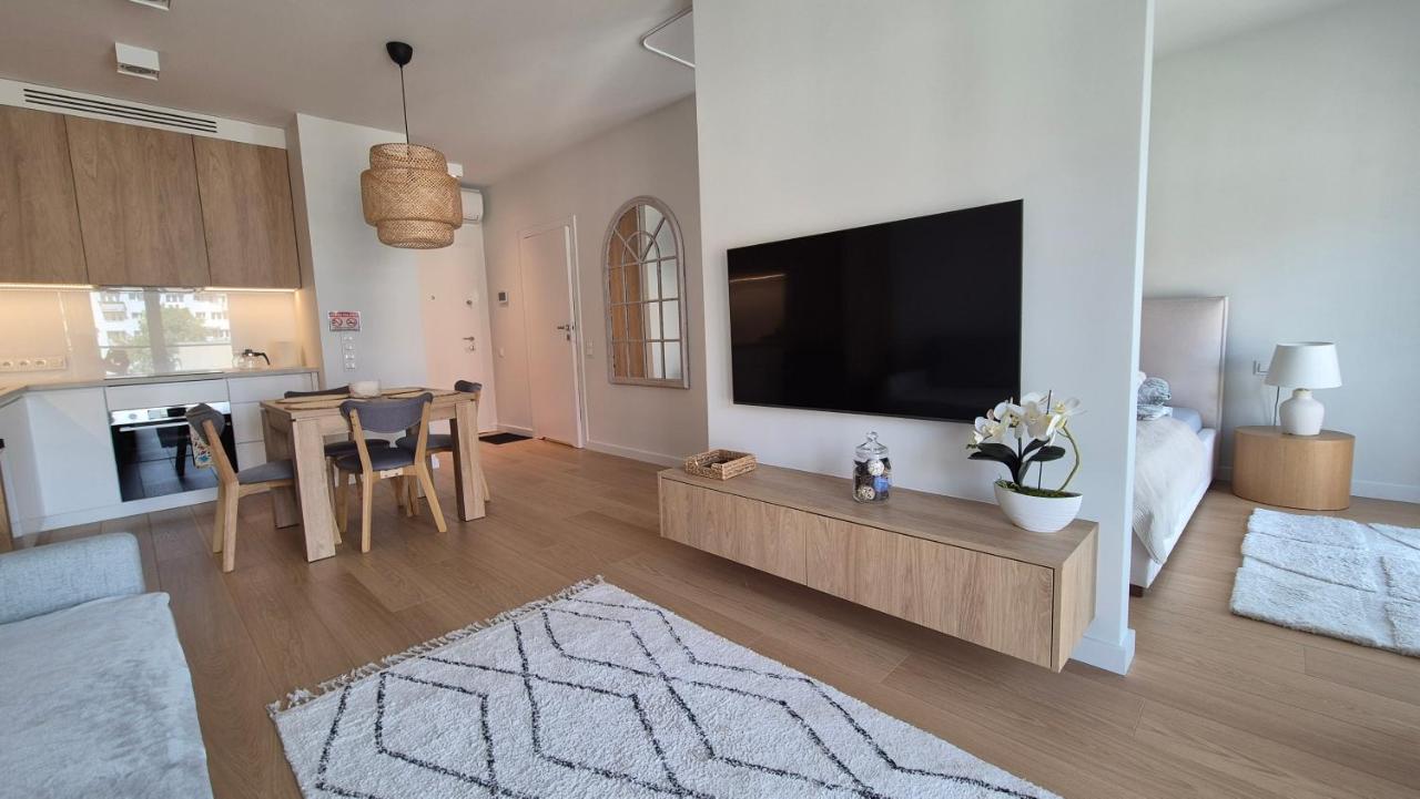 Luxurious Cinnamon Apartment, self check-in 24h, free parking, air-conditioning - Ferienwohnung Posen