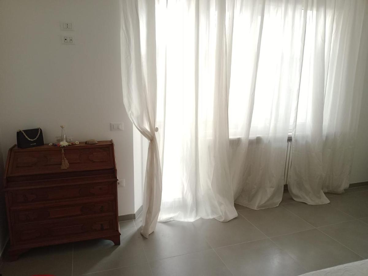 CASA LEDA con posto auto privato nel cortile e a pochi passi dal mare - B&B Pescara