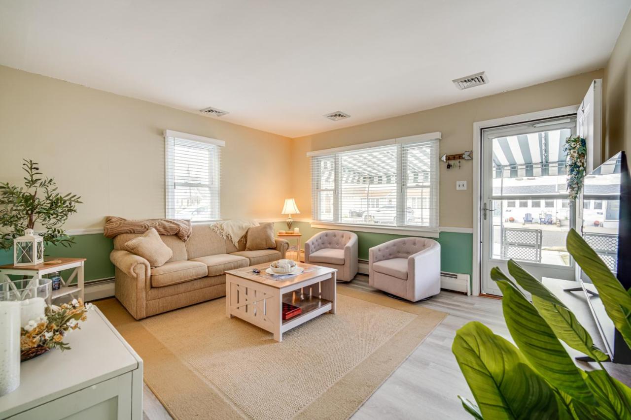 1 Block to Brigantine Beach Breezy Home with Patio! - B&B