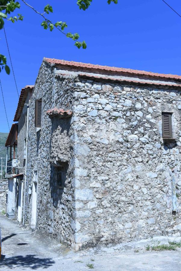 Basil Tree Stonehouse - B&B