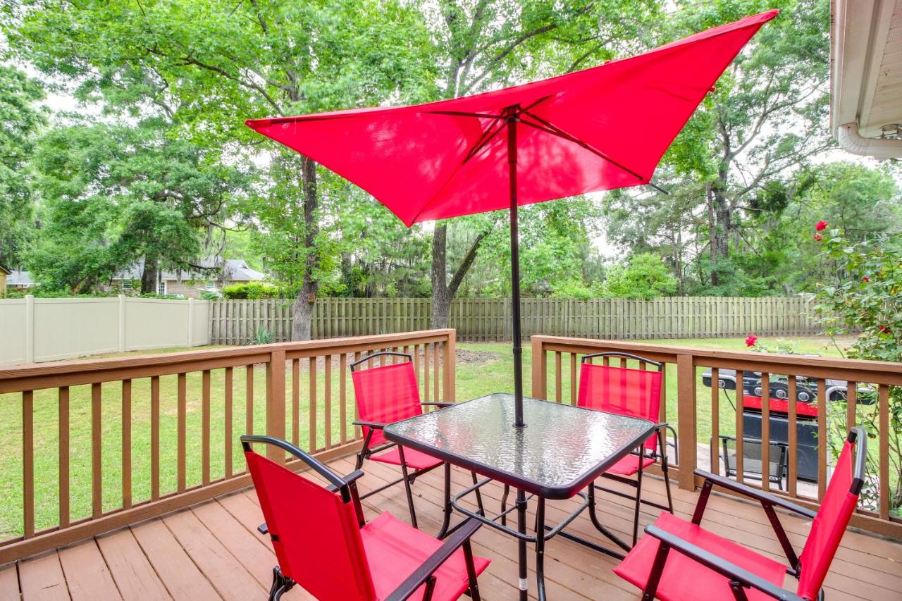 Deck and Yard Savannah Area Retreat! - Chambres d’hôtes Savannah