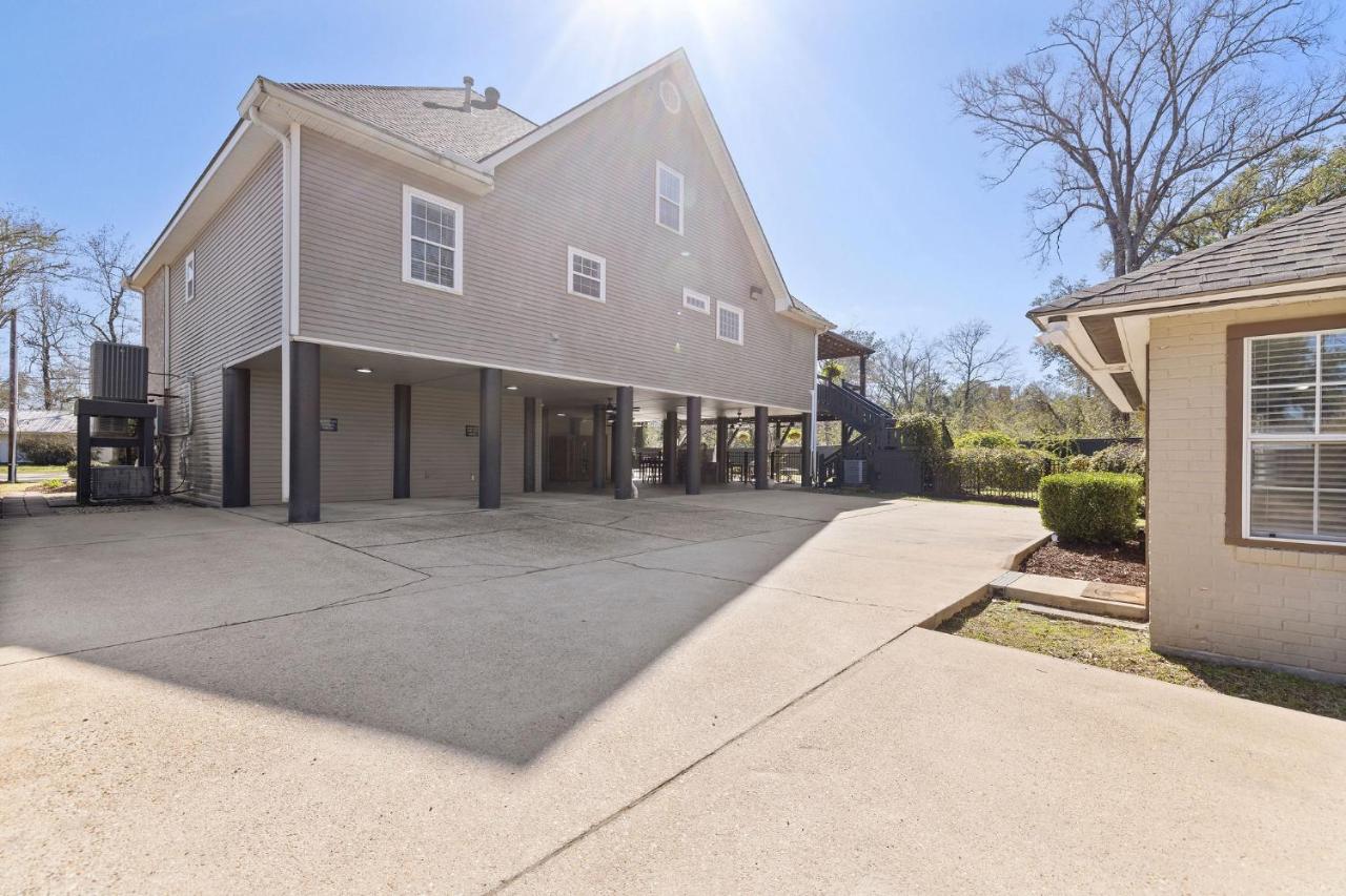 Downtown Cottage Hammond, Pool, Hot Tub, King Bed - B&B Hammond