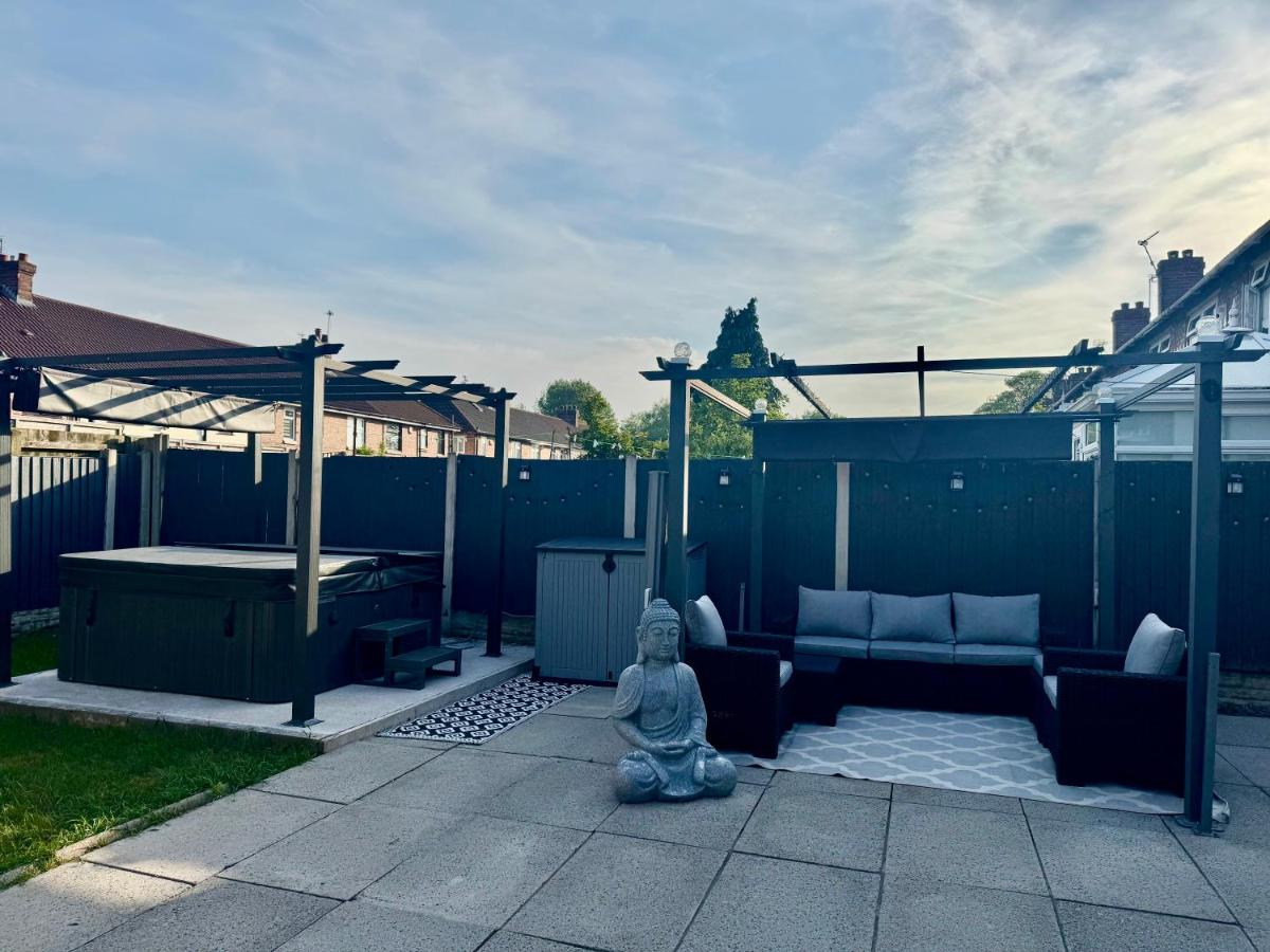 house with hot tub - B&B West Derby