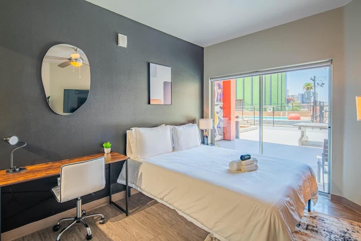 Stunning Studio - DT, Parking, Gym, W-D, Roosevelt Row - Bed and Breakfast