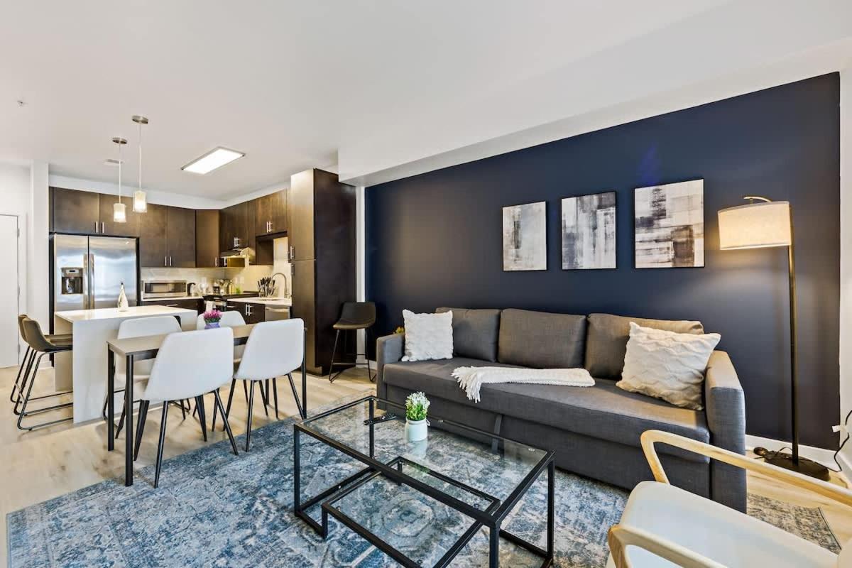 Unique 1BD - 5 Min DT, Gym, Parking, W-D - Sleeps 6 - B&B