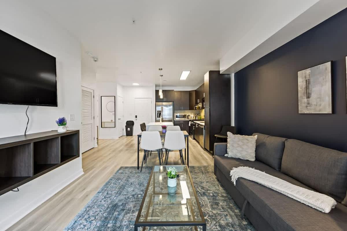 Unique 1BD - 5 Min DT, Gym, Parking, W-D - Sleeps 6 - B&B