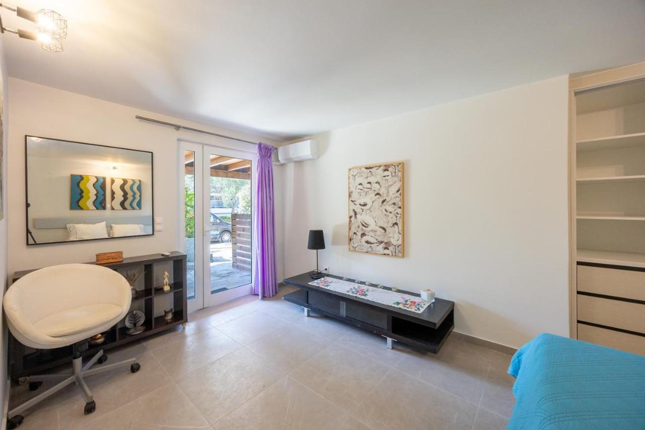 Apartment with Patio and Garden