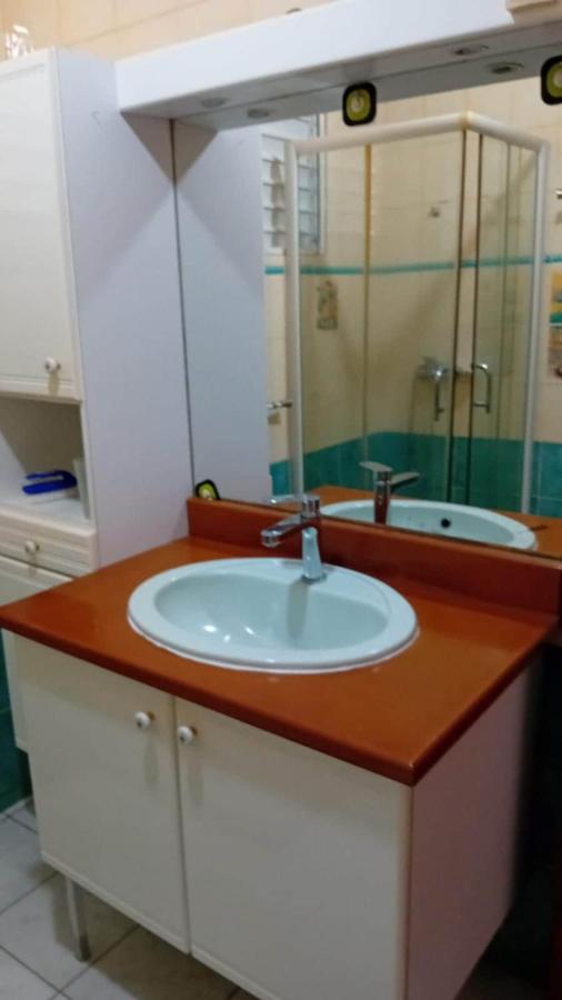 Spacieux bas de villa - B&B Les Abymes