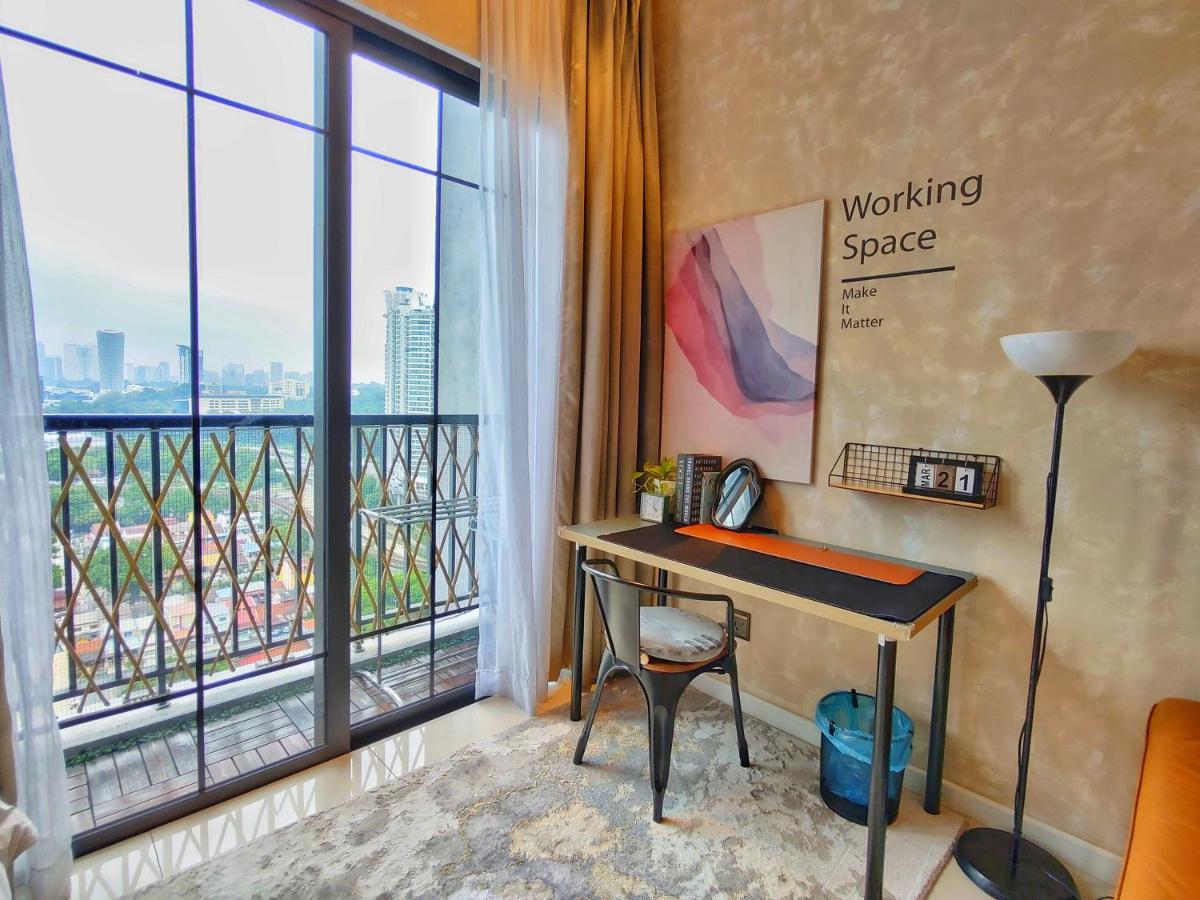 Pretty Room with balcony klcc view in Chamber - B&B Kuala Lumpur
