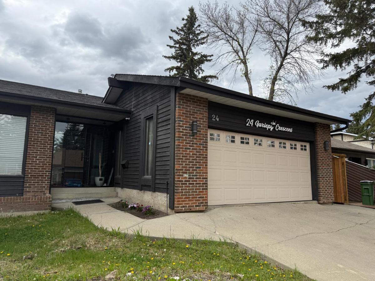 THE GUEST HOUSE WEST EDMONTON Mall - B&B