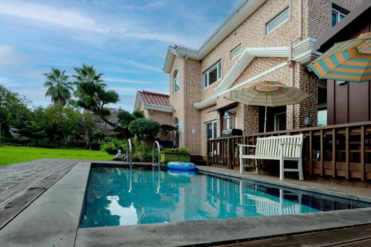 Jeju Ocean Sky Village Pension - B&B Jeju City