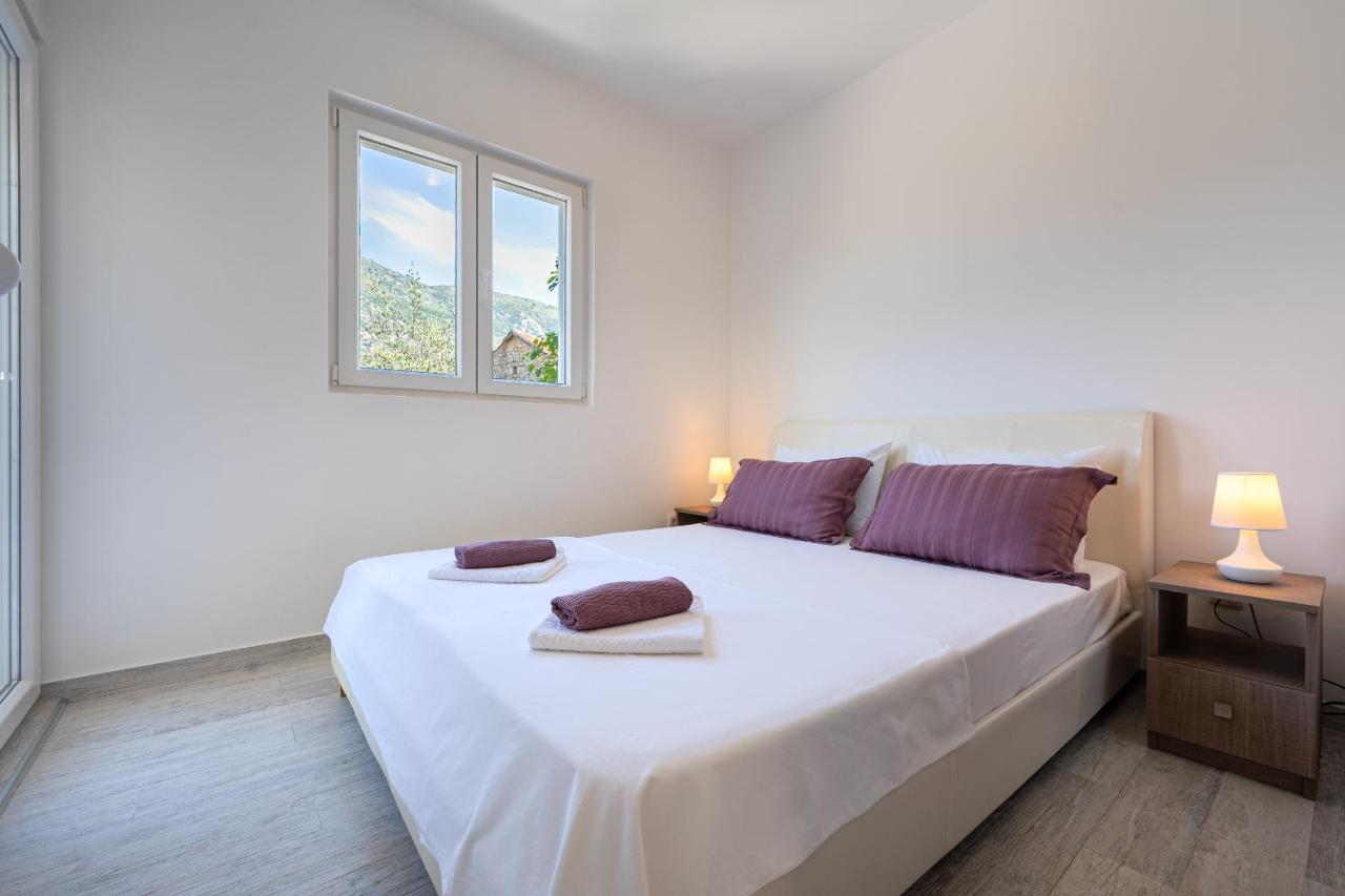 One-Bedroom Apartment with Sea View and Balcony