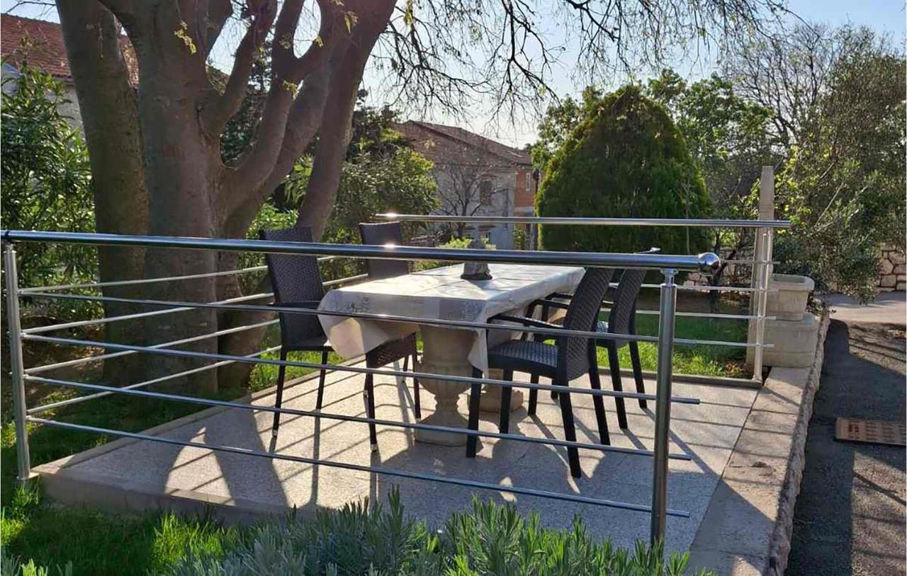 Awesome Apartment In Novi Vinodolski - B&B
