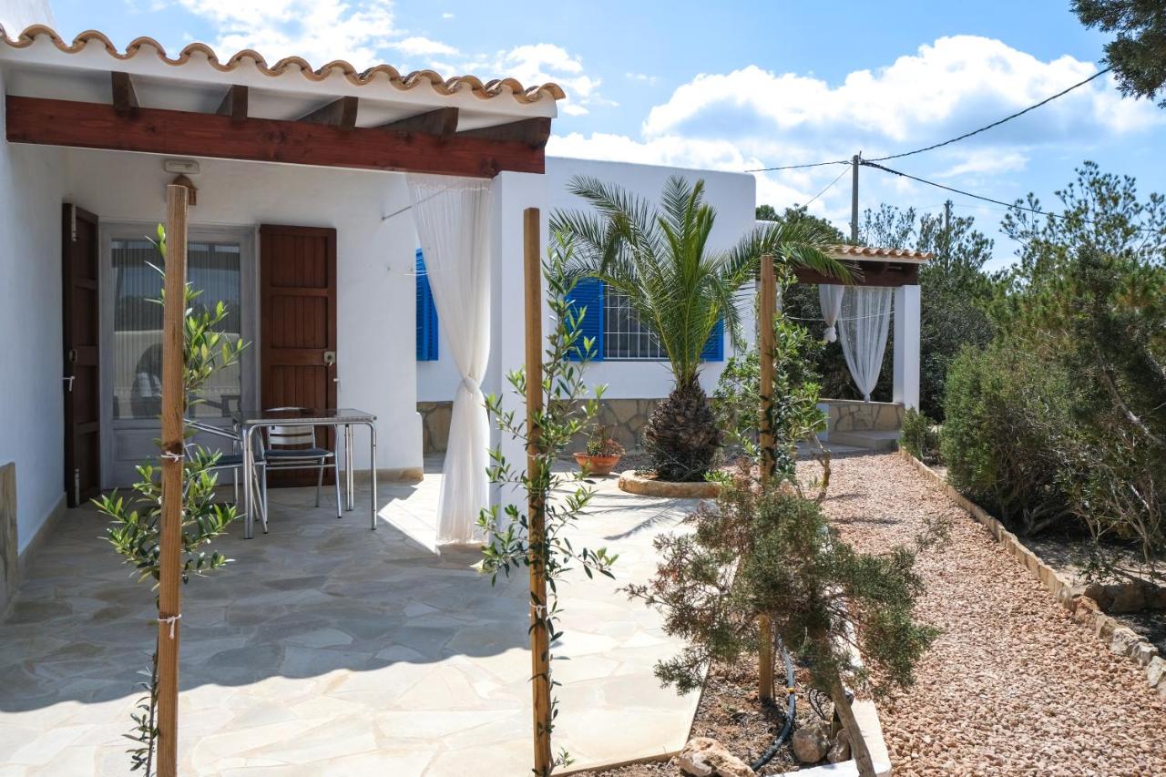 VIVIENDAS ES CARNATGE - B&B Playa Migjorn