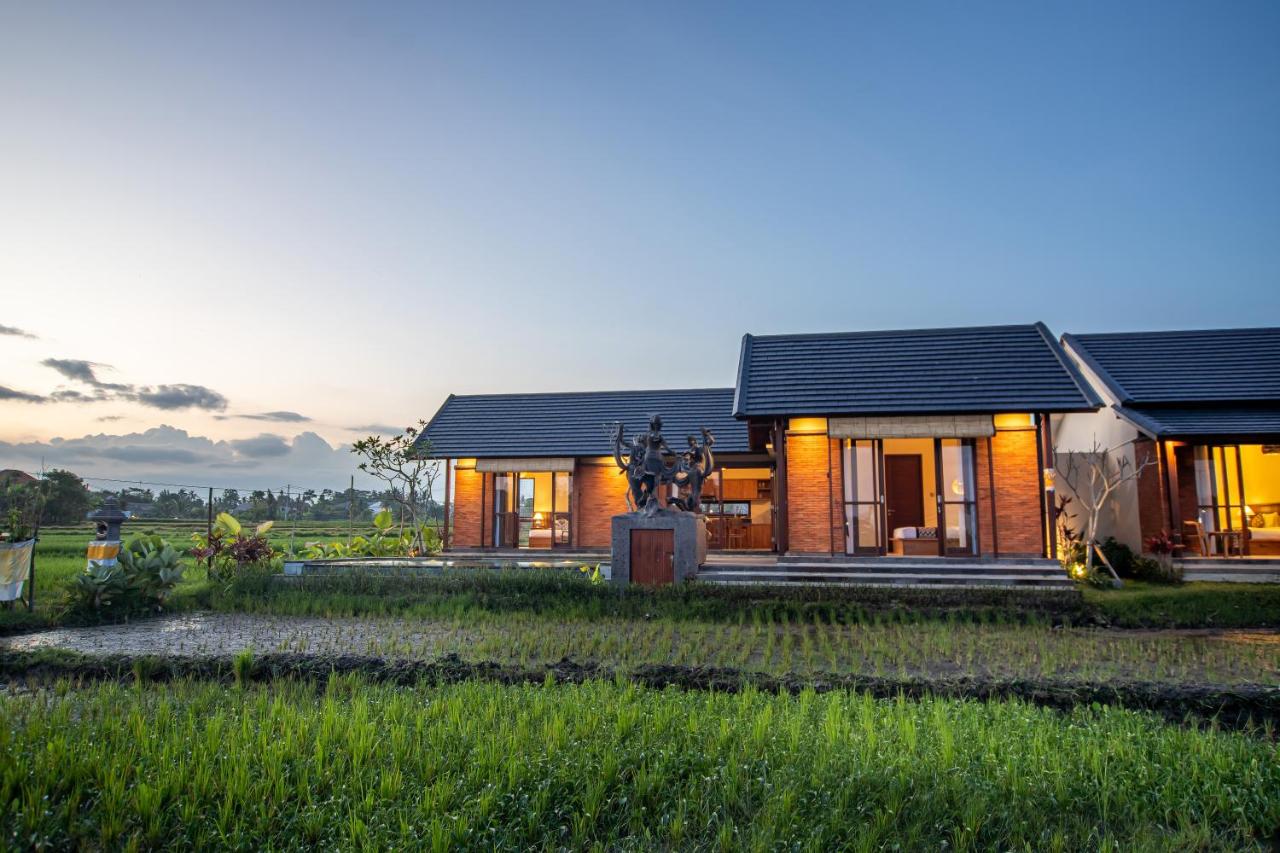 Artika Villa by Prasi - B&B