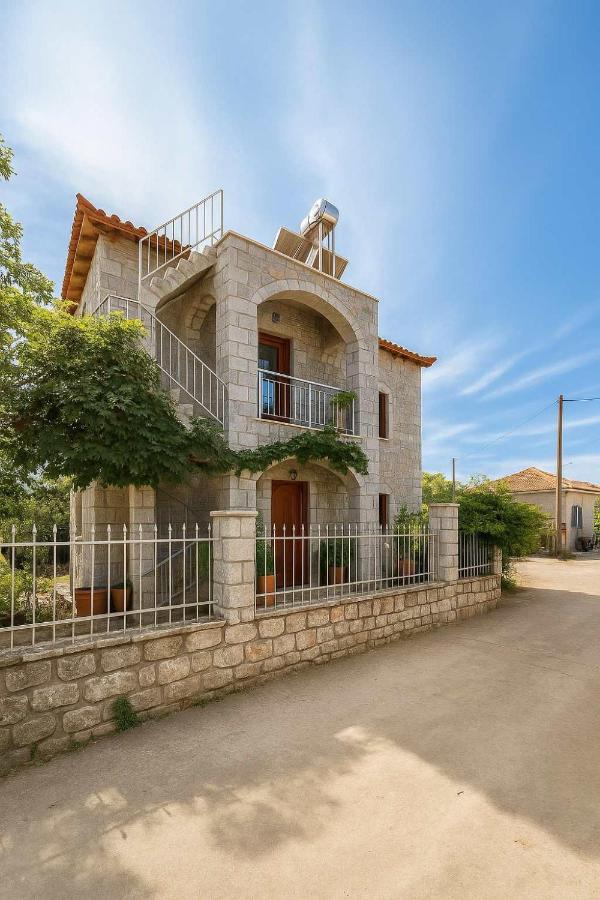 Stara Stone House Tranquil Garden & Dazzling View - B&B