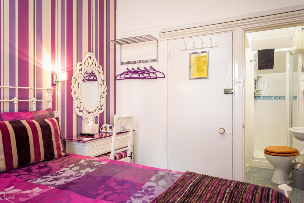 Small Double Room - First Floor