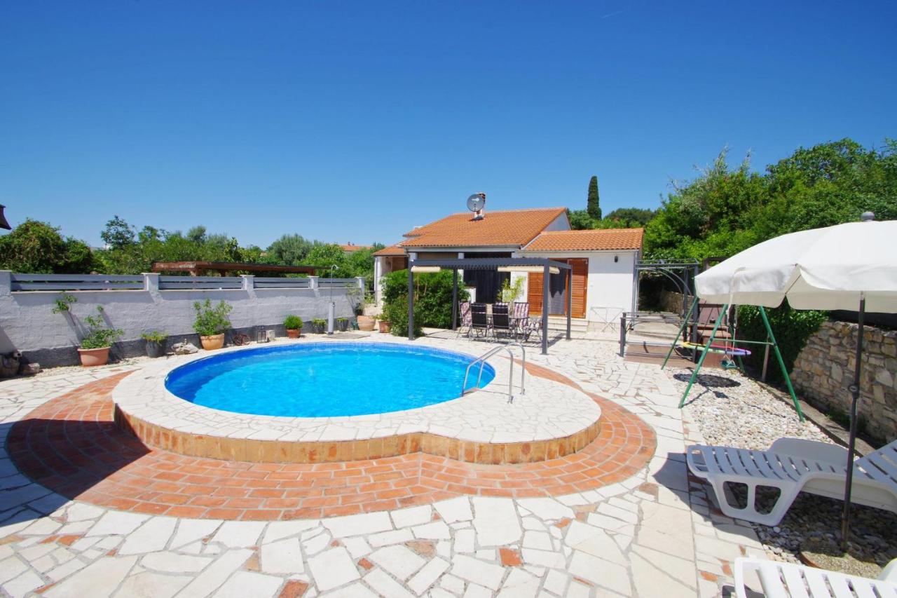 Holiday house Nena - B&B Pula