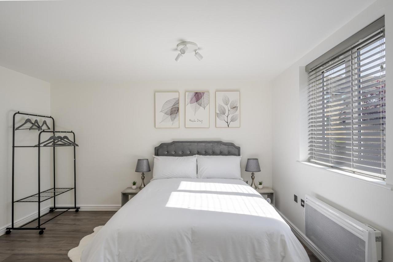 Luxurious 2 Bed with Free Parking near Chelmsford City - B&B