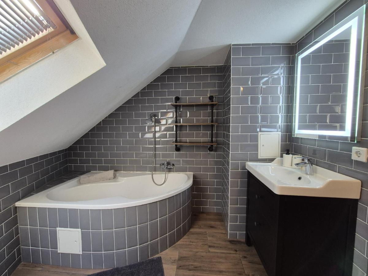 Mikra Homes24 in Crimmitschau - B&B Crimmitschau