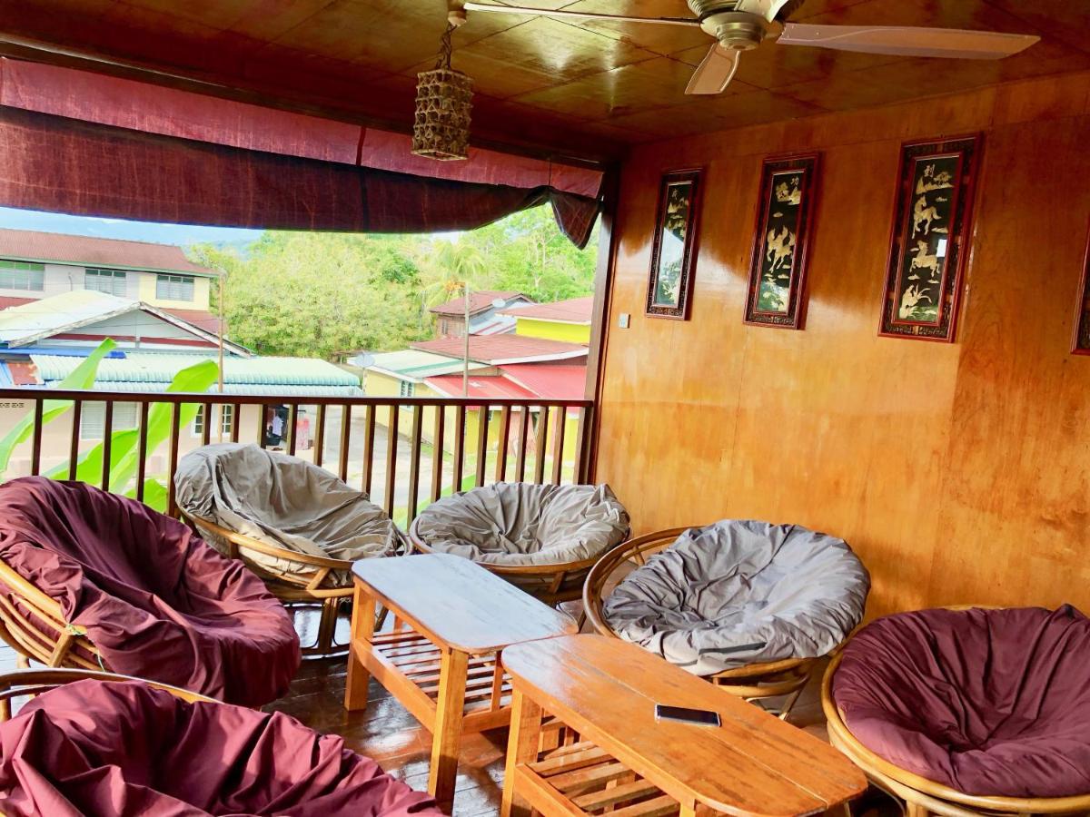 Quadruple Traditional Wooden GuestHouse - B&B Balik Pulau