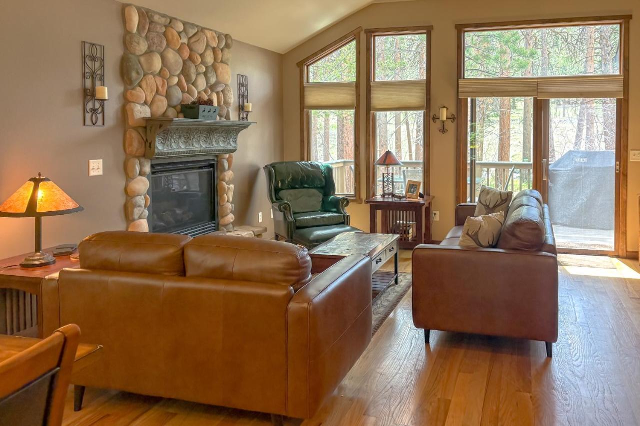 Spacious Estes Park Home on Big Thompson River! - Chambres d’hôtes Estes Park