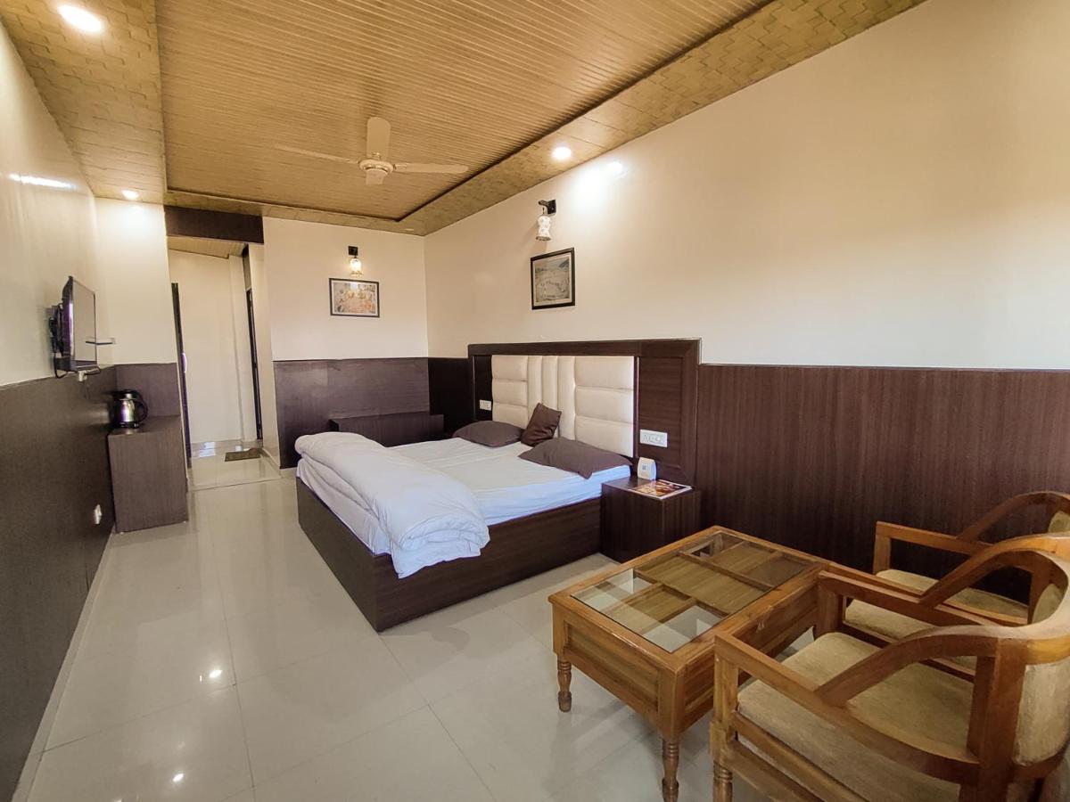 Deluxe King Room