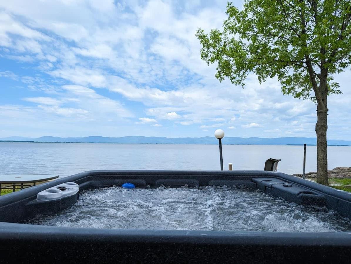 Chalet Loft #4 Waterfront with Spa Fireplace and Wifi - B&B Cap-Saint-Ignace