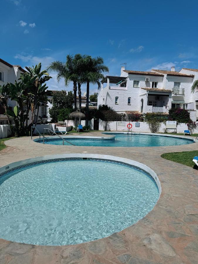 Modern 2 Bed Apartment in Benavista, Pool & Terrace - Ferienwohnung Estepona