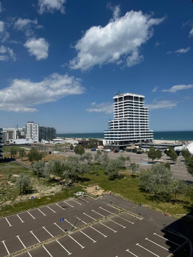 One-Bedroom Apartment with Sea View and Balcony