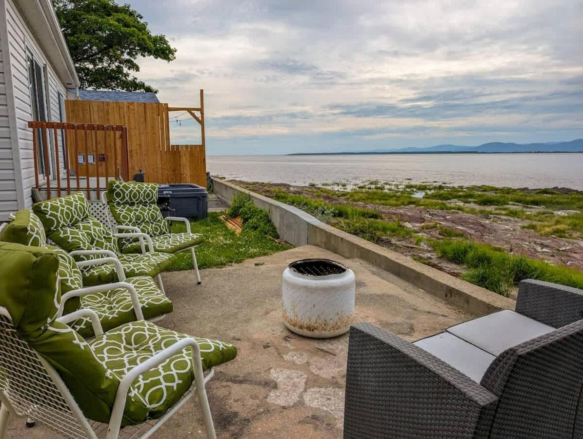 Chalet #13 Waterfront with Spa Fireplace Wifi & AC - B&B Cap-Saint-Ignace