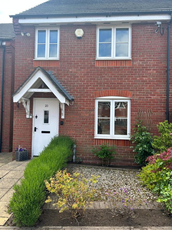 Dovefield House - Modern 3 Bed Home from Home - Alton Towers, Uttoxeter Races - Ferienwohnung