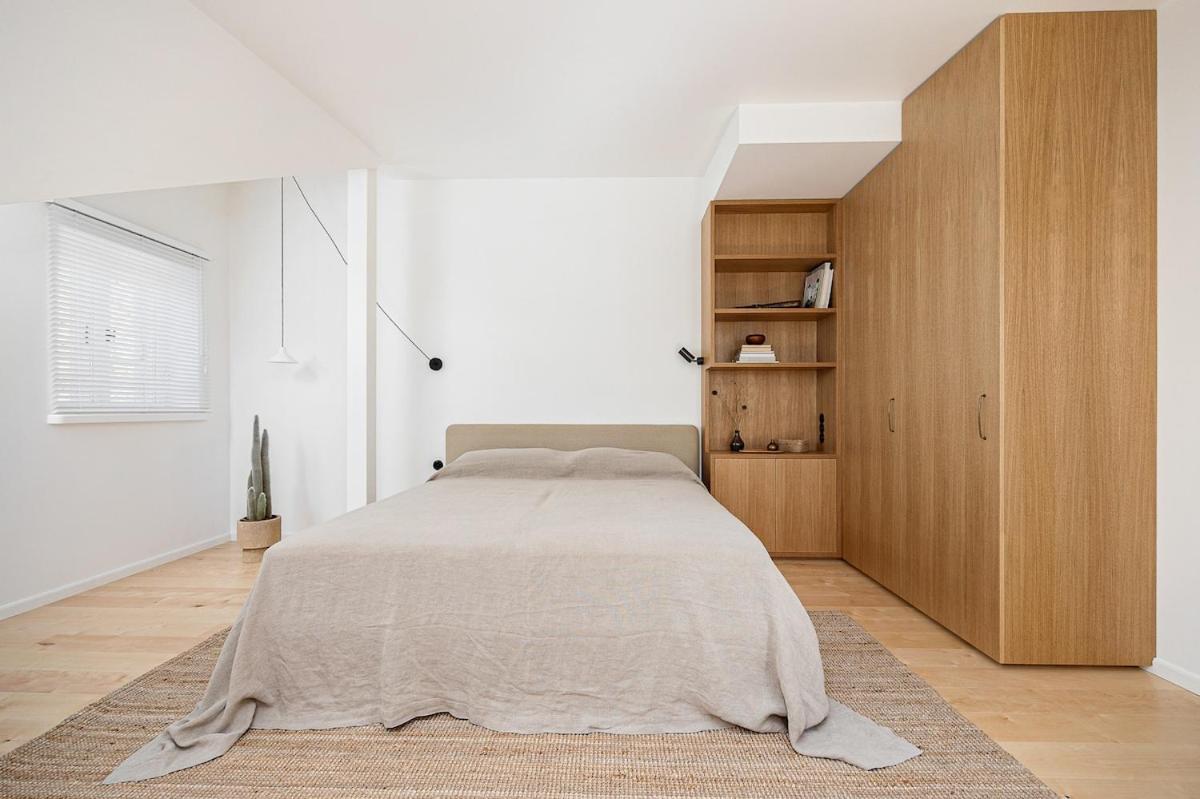 Modern central flat in a green courtyard - B&B
