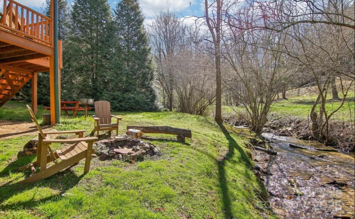 Fox Creek Cabin 3: Creekside Cabin in the Smoky Mountains! - B&B Bryson City