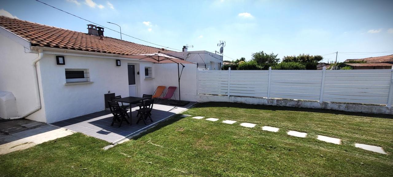 Maison pour 2 à 4 personnes avec jardin proche de la plage et des commerces ROYAN - Bed and Breakfast